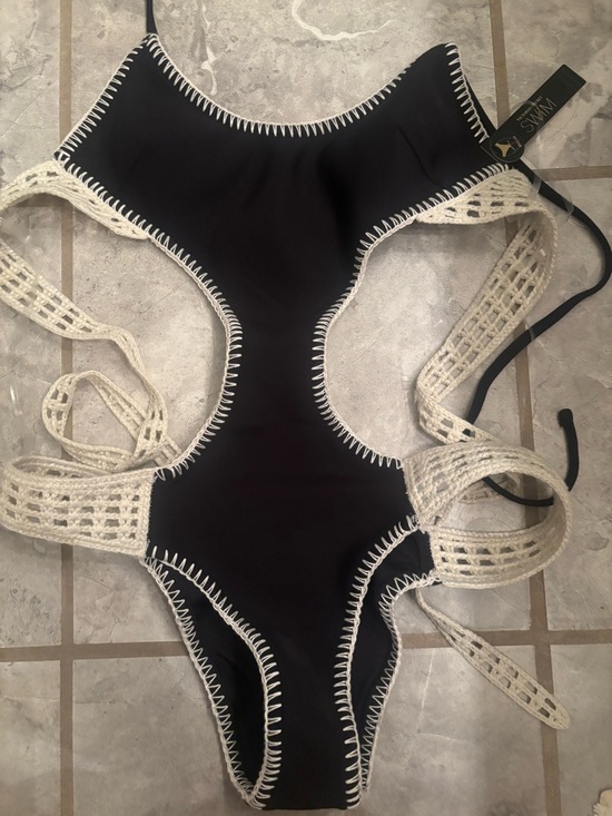 Victoria's Secret Other - Victoria’s Secret Black and Cream Crochet-Trim One-Piece xs